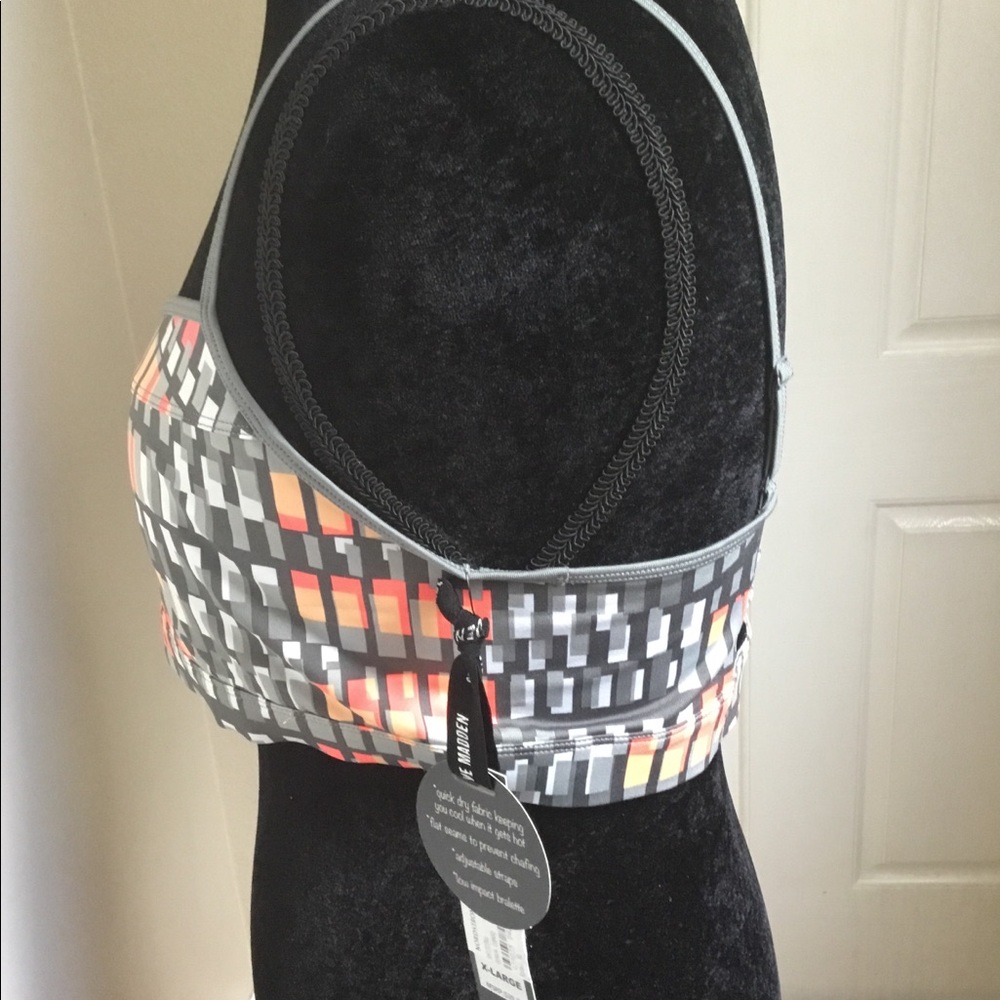 NWT Steve Madden sports bra great design - Picture 5 of 5